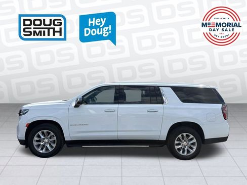 Used 2023 Chevrolet Suburban Premier AWD/4WD image 3