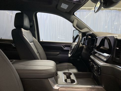 Used 2024 Chevrolet Silverado 2500 LTZ w/ LTZ Convenience Package image 33