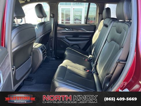 Used 2025 Jeep Grand Cherokee Limited image 13