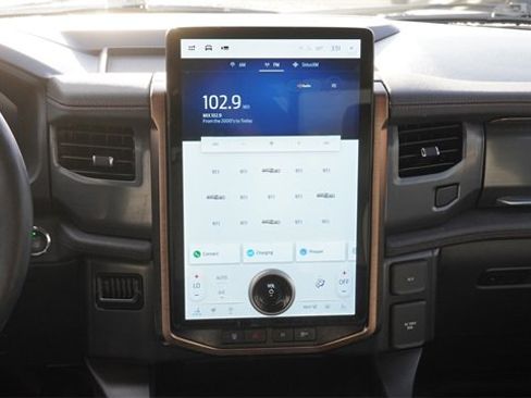 Used 2023 Ford F150 Lightning Lariat image 15