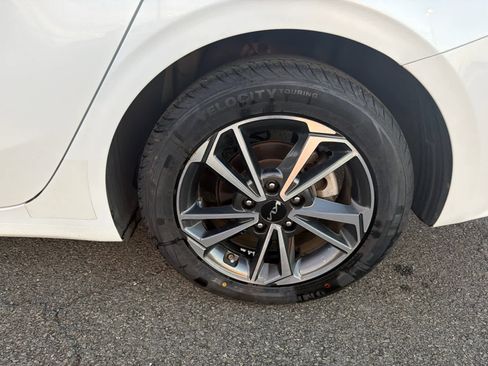 Used 2022 Kia Forte LXS image 5