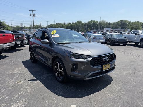 Certified 2023 Ford Escape ST-Line Select w/ Tech Pack #2 AWD/4WD image 9