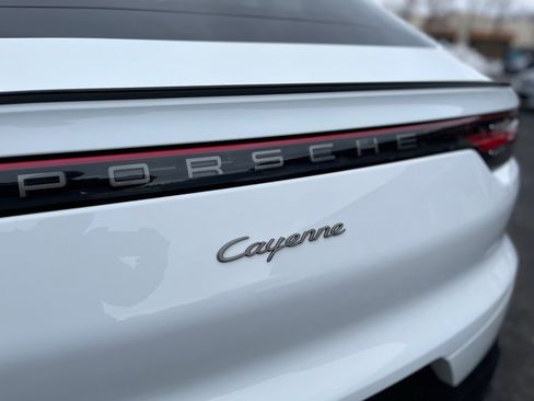 Used 2022 Porsche Cayenne Platinum Edition image 5