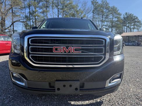 Used 2017 GMC Yukon SLT image 3