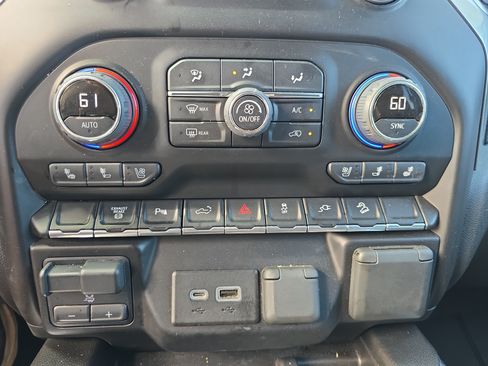 Used 2022 Chevrolet Silverado 2500 LTZ w/ LTZ Convenience Package AWD/4WD image 33