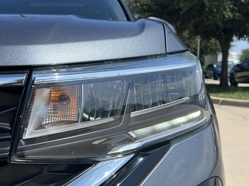Certified 2023 Volkswagen Taos SE FWD image 6