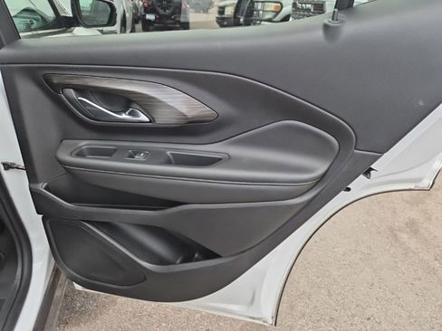 Used 2024 GMC Terrain SLT image 13