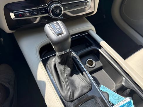 Used 2018 Volvo XC90 T6 Momentum w/ Momentum Plus Package AWD/4WD image 19