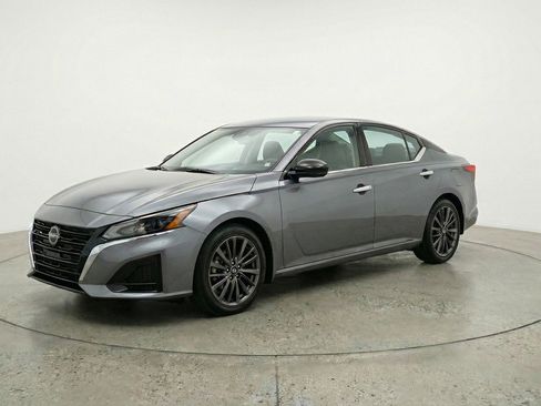 Used 2025 Nissan Altima 2.5 SV image 3