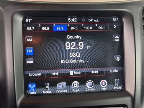 Used 2018 Jeep Cherokee Limited image 24