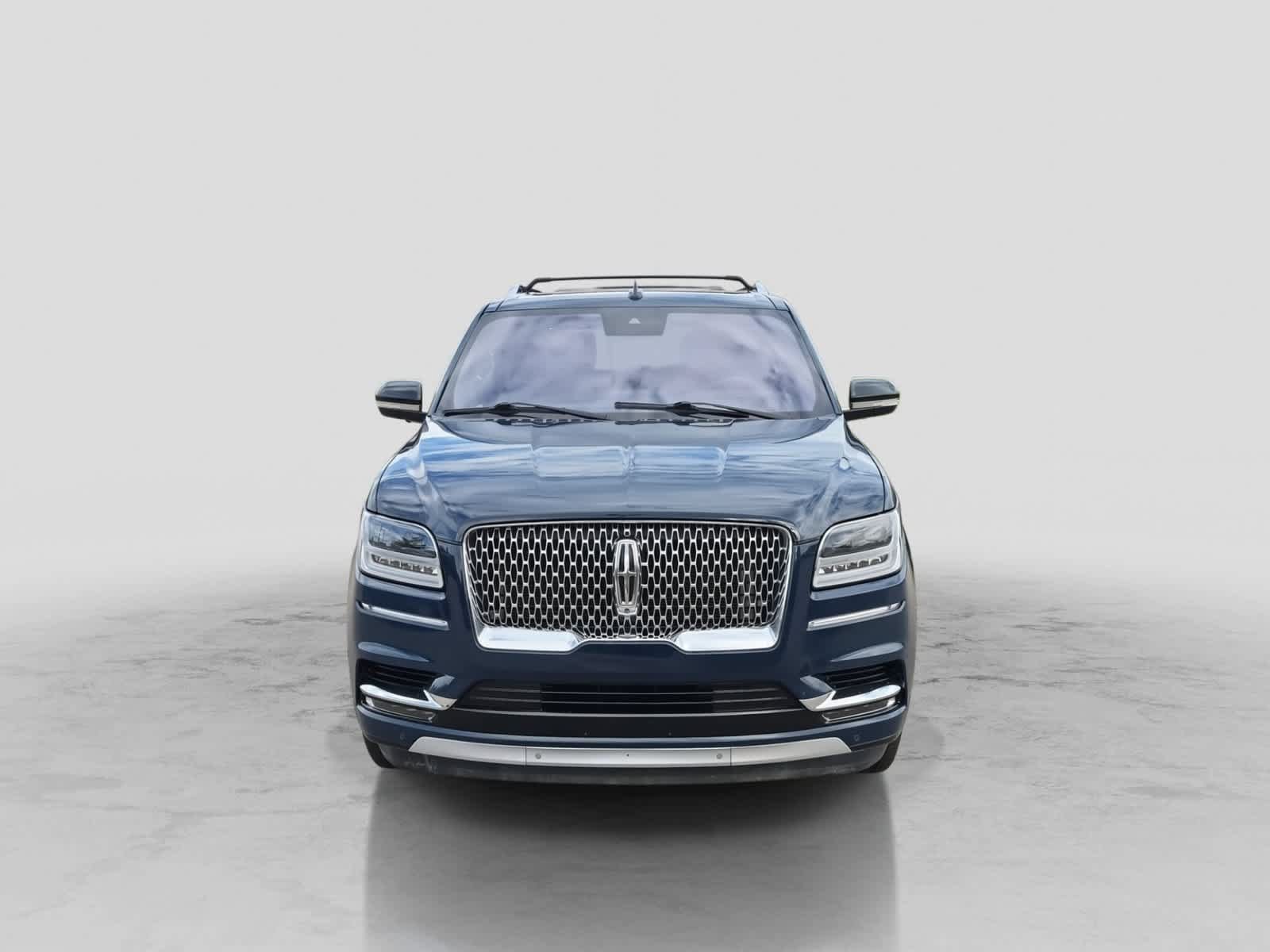 Used 2020 Lincoln Navigator L Reserve w/ Luxury Package AWD/4WD image 3