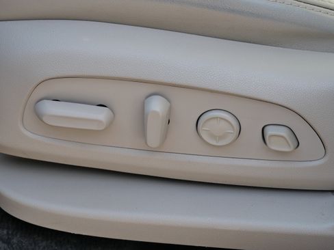 Used 2020 Buick Enclave Premium w/ Sun and Sites Package image 19