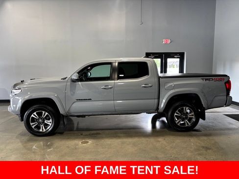 Used 2019 Toyota Tacoma TRD Sport w/ Technology Package AWD/4WD image 2