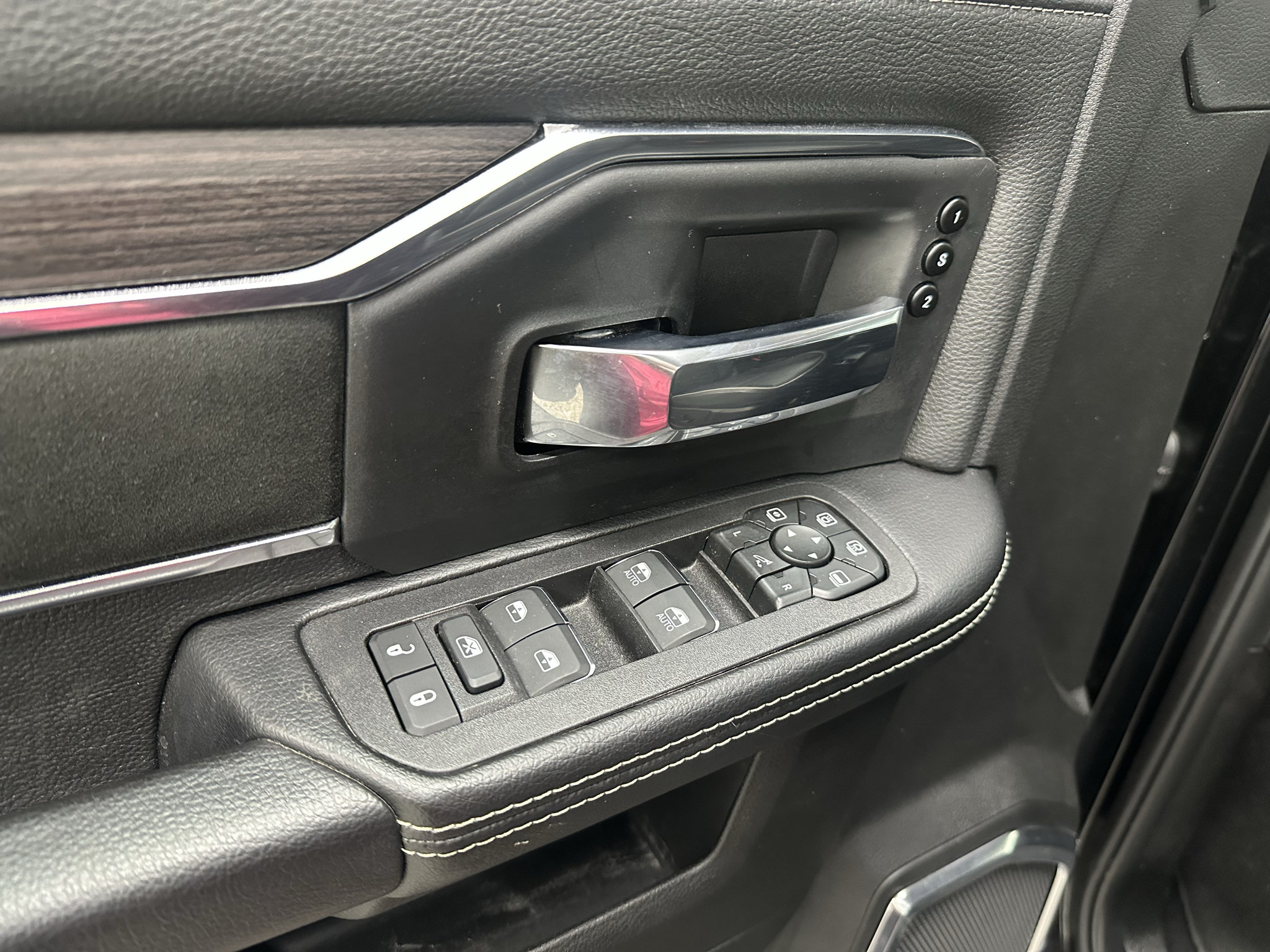 Used 2026 RAM 2500 Laramie AWD/4WD image 30