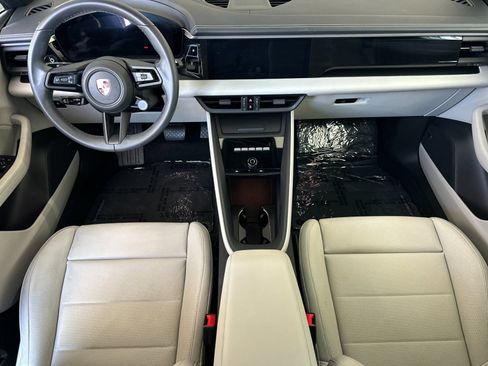 Used 2025 Porsche Macan Electric RWD image 6