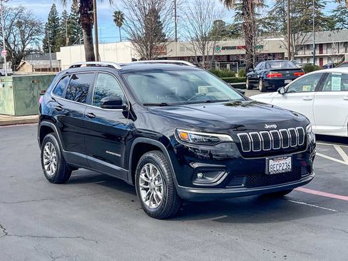 Used 2019 Jeep Cherokee Latitude Plus w/ Comfort/Convenience Group image 5