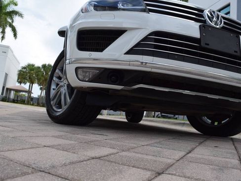 Used 2016 Volkswagen Touareg TDI AWD/4WD image 13
