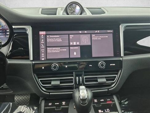 Certified 2022 Porsche Macan AWD/4WD image 16