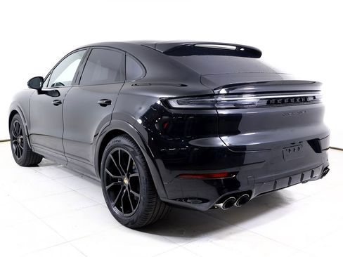 New 2026 Porsche Cayenne GTS image 3