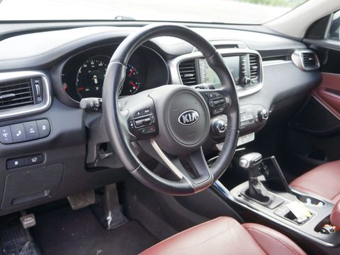 Used 2017 Kia Sorento SX image 27