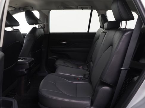 Used 2024 Toyota Grand Highlander XLE image 13