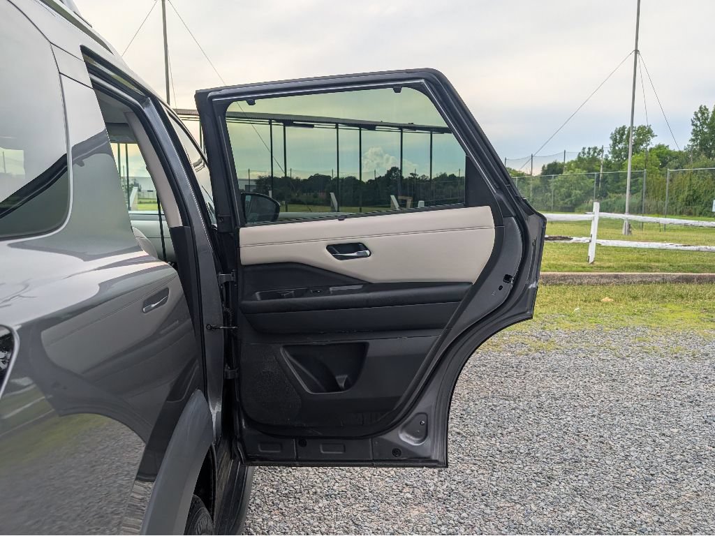 Used 2022 Nissan Pathfinder SL w/ SL Premium Package AWD/4WD image 12