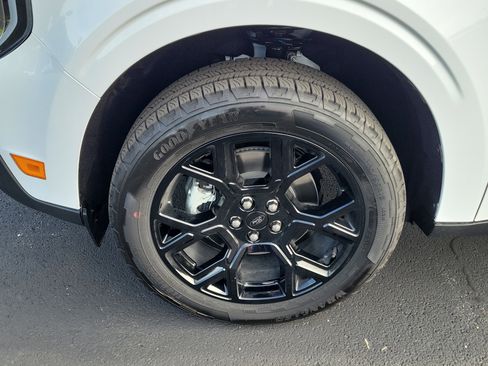 New 2025 Ford Maverick Lariat w/ Black Appearance Package image 6