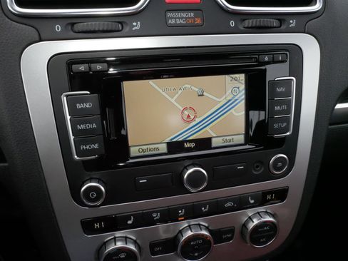 Used 2013 Volkswagen Eos Lux image 22