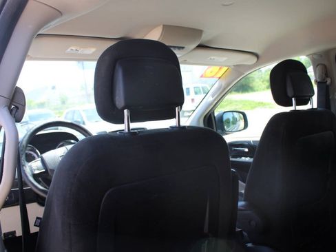 Used 2016 Dodge Grand Caravan SXT FWD image 17