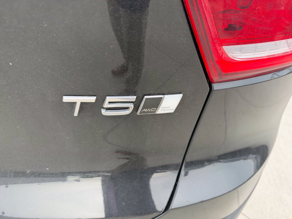 Used 2021 Volvo XC40 T5 R-Design w/ Climate Package AWD/4WD image 4