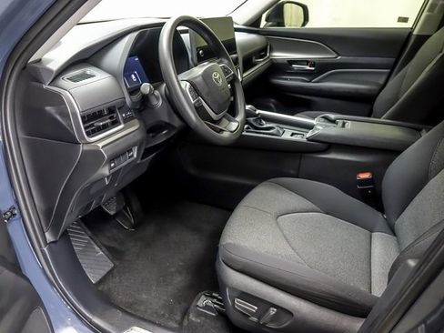 Certified 2025 Toyota Grand Highlander FWD image 9