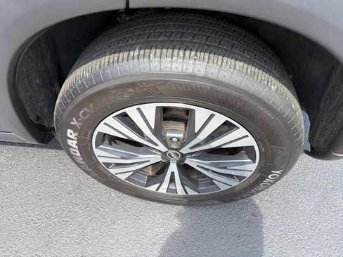 Used 2023 Nissan Rogue SV AWD/4WD image 9