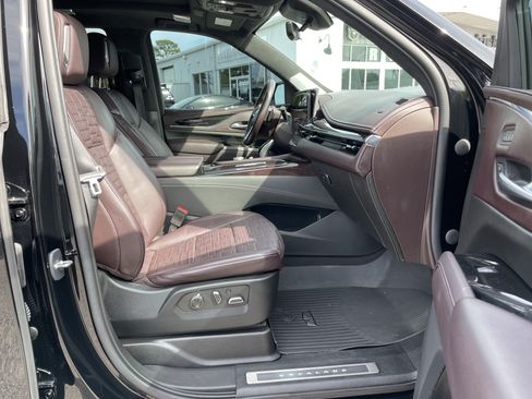 Used 2023 Cadillac Escalade Premium Luxury Platinum w/ LPO, Floor Liner Package AWD/4WD image 34