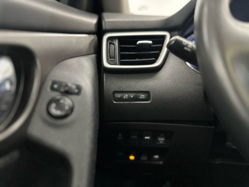 Used 2015 Nissan Rogue SV w/ SV Premium Package image 25