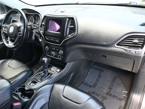 Used 2019 Jeep Cherokee Latitude Plus FWD image 8