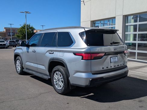 Used 2025 Toyota Sequoia SR5 AWD/4WD image 9