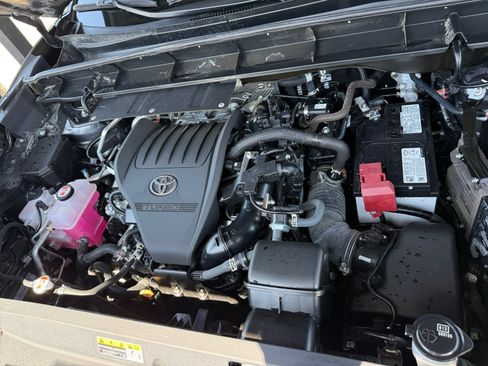 Used 2024 Toyota Highlander Limited FWD image 15