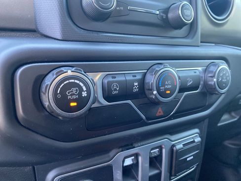 Used 2019 Jeep Wrangler Sport AWD/4WD image 15