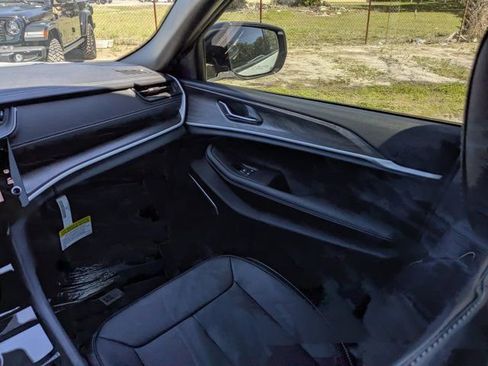 New 2026 Jeep Grand Cherokee Limited image 18