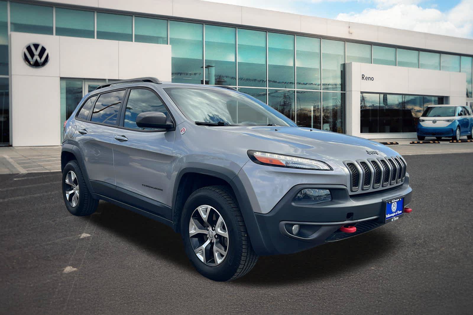 Used 2014 Jeep Cherokee Trailhawk w/ Comfort/Convenience Group AWD/4WD image 3