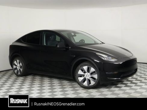 Used 2023 Tesla Model Y Long Range AWD/4WD image 1