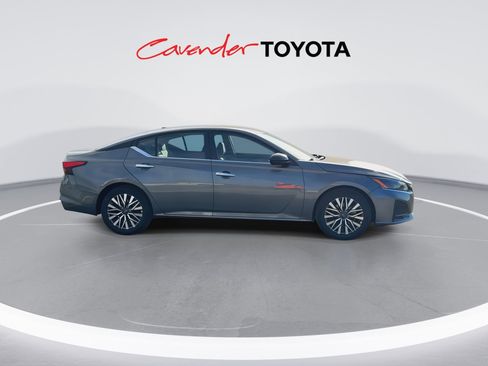 Used 2025 Nissan Altima 2.5 SV FWD image 9