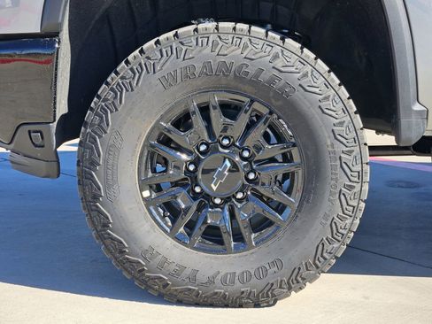 New 2026 Chevrolet Silverado 2500 ZR2 image 13