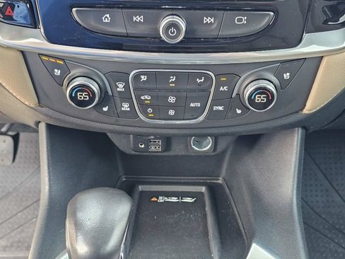 Used 2022 Chevrolet Traverse Premier FWD image 30