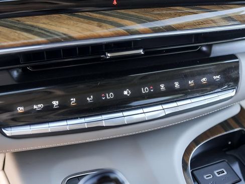 Used 2024 Cadillac Escalade Premium Luxury Platinum w/ Heavy-Duty Trailer Package AWD/4WD image 31
