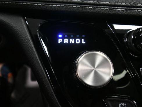 Used 2025 Chrysler Pacifica Limited FWD image 18
