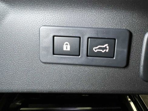 Used 2025 Subaru Forester Premium image 17