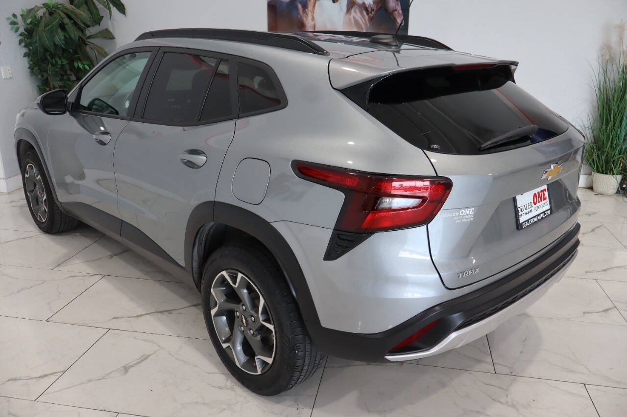 Used 2024 Chevrolet Trax LT FWD image 6