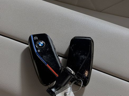 Used 2025 BMW iX M60 image 36