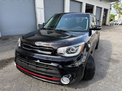 Used 2017 Kia Soul ! w/ Tech Package FWD image 3